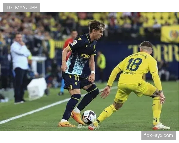 西甲赛场：陶瓷球场惊现逆转奇迹，球队重燃夺冠希望