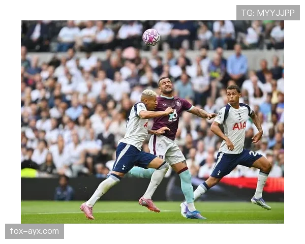 伯恩利对阵热刺：焦点战中关键球员表现引关注