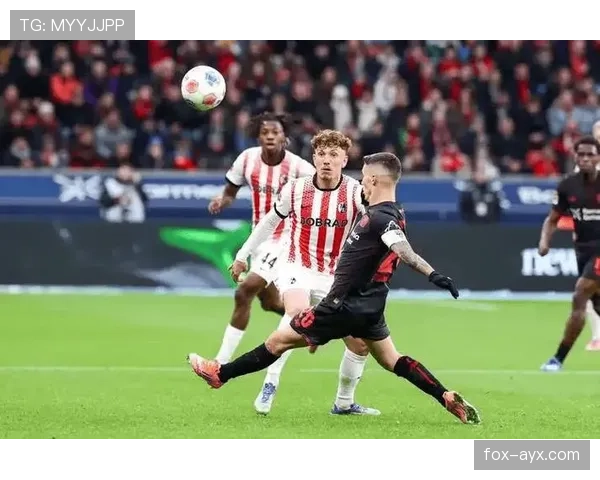 捷克新星表现稳健，赛场再续传奇篇章