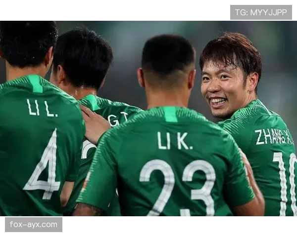 北京国安夜景焕发新光彩，足球文化与城市魅力交融的表现值得关注