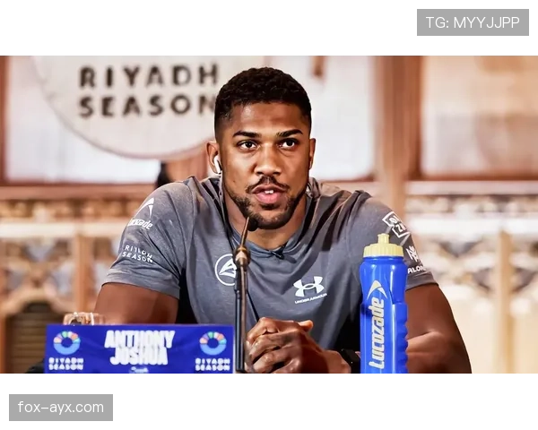 安东尼·约书亚又发居家照，拳王体格配五星级早餐，我这自律和银行卡被双重打脸