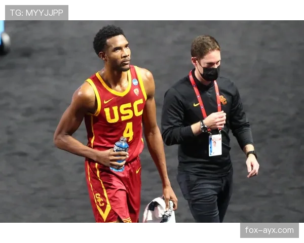 莫布里利用掩护拉开空间提升投篮效率领先队内内线