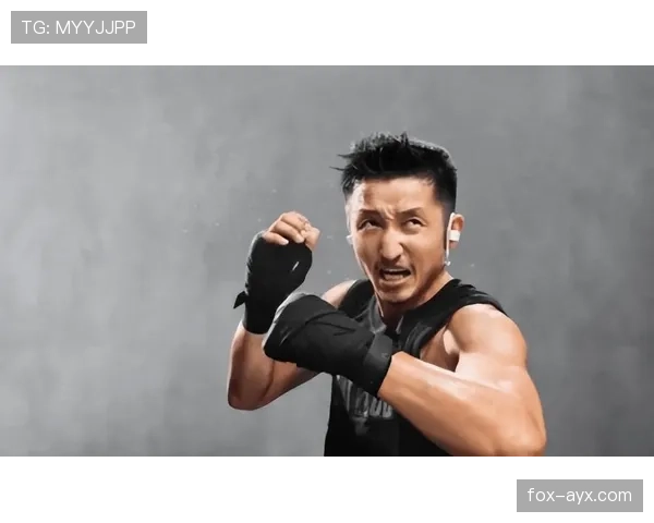 邹市明居然在家就这样，简直不像三届拳王撑得起这架势！